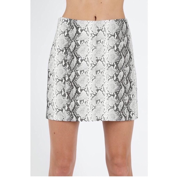 Snakeskin Mini Skirt - Picture 6 of 8